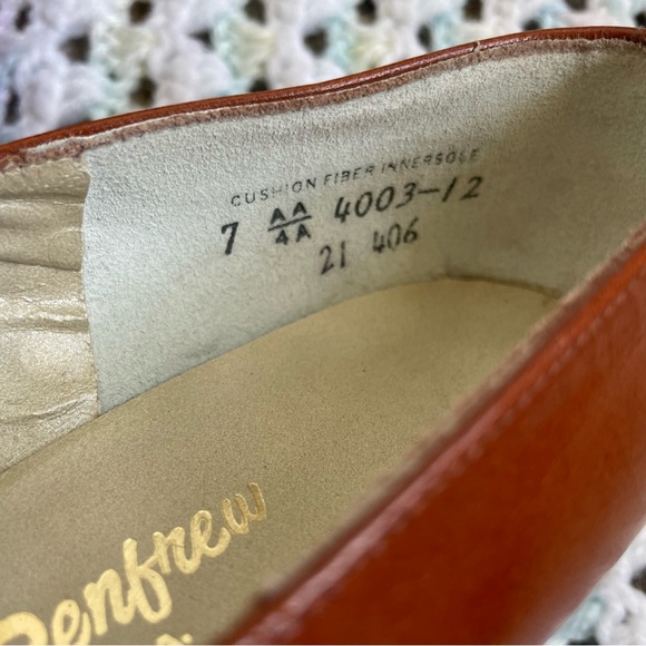 *SOLD* Vintage Hold Renfrew Pumps - Picture 5 of 11